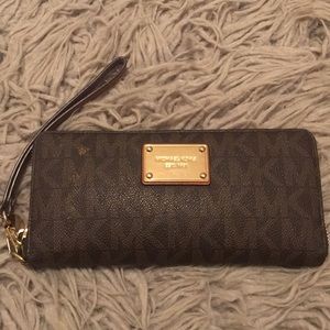 Michael Kors jet set wallet